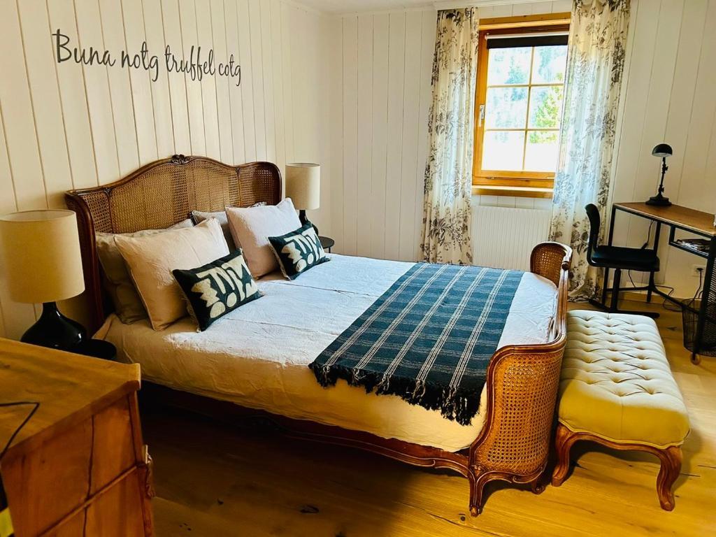 Sumvitg Casa Pasch - Boutique Bed And Breakfast In Cumpadials מראה חיצוני תמונה